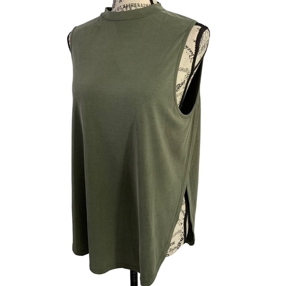 Forever, 21 Blouse open back sleeveless olive green slit hem women’s Medium - Picture 2 of 11